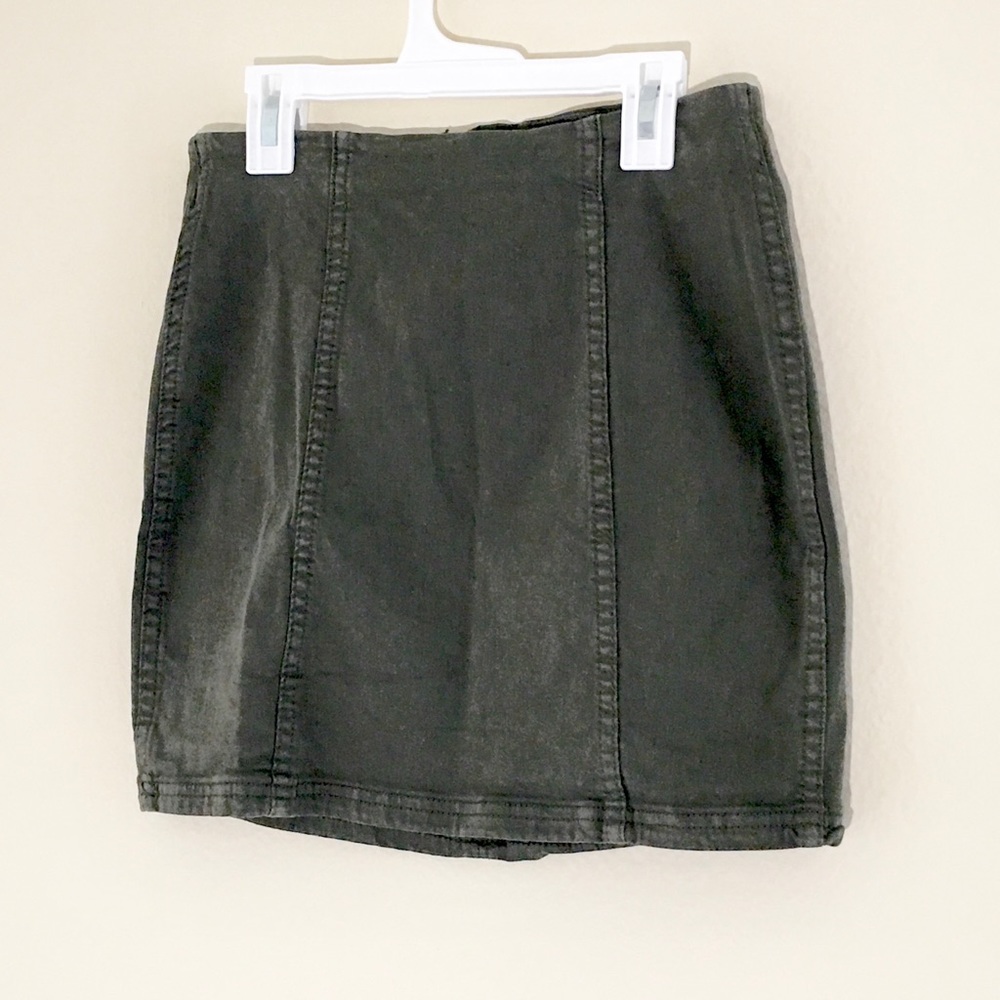 ☀️🌵Pacsun mini skirt in GREEN